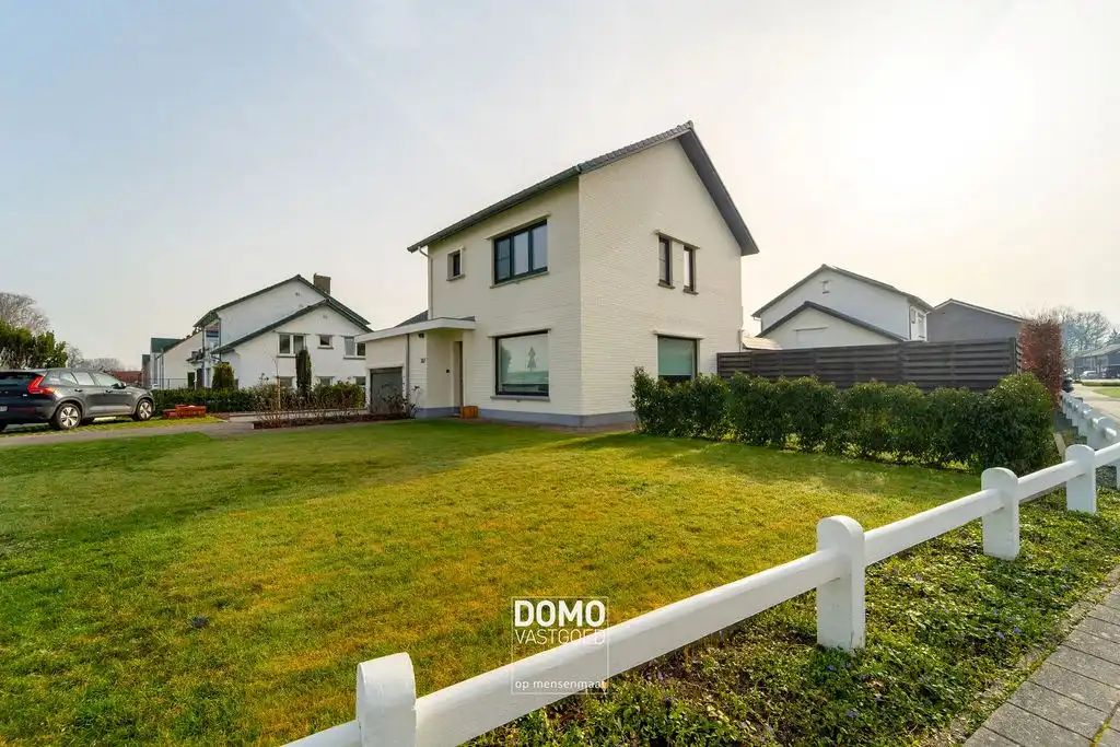 VOLLEDIG GERENOVEERDE OPEN BEBOUWING MET 4 SLAAPKAMERS EN GARAGE foto 23