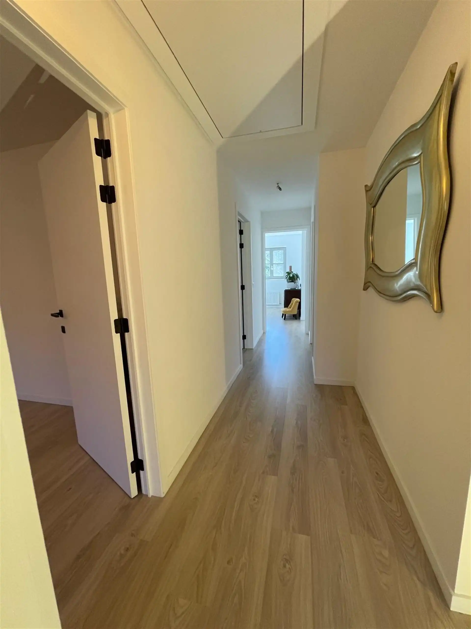 ZEER RUIME KWALITATIEVE WONING MET INPANDIGE GARAGE foto 3