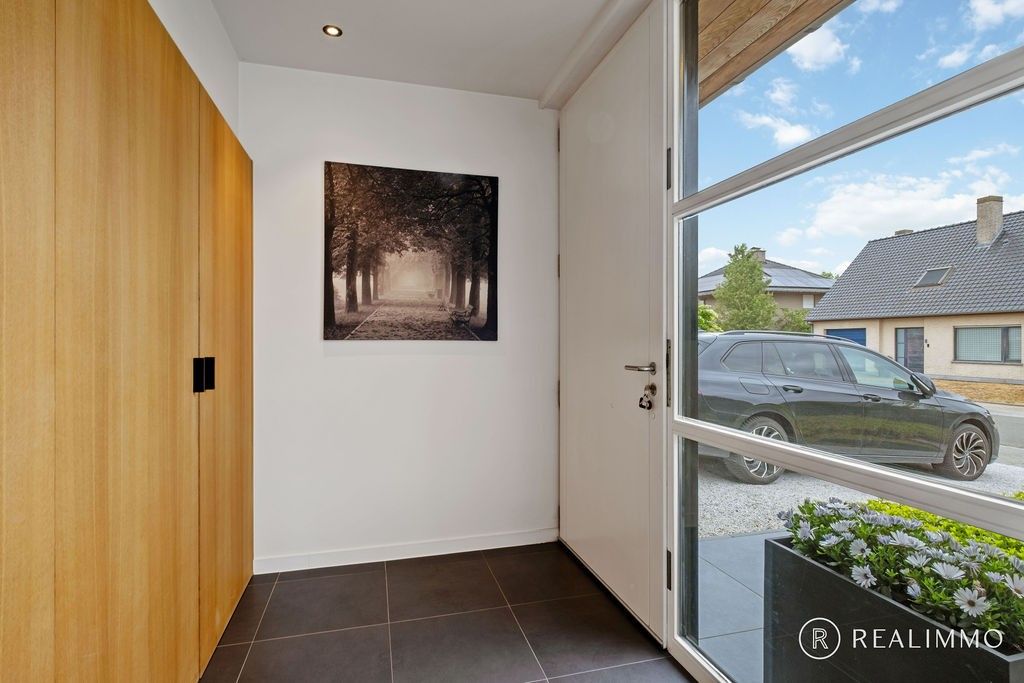 Stijlvolle ruime alleenstaande villa! foto 4
