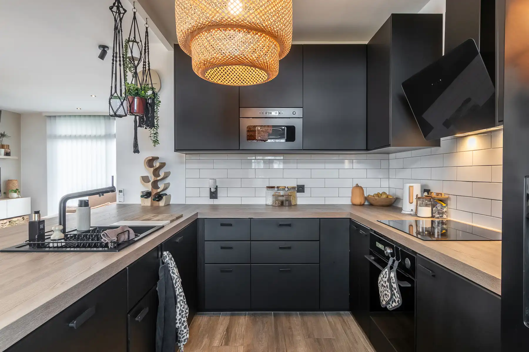 Gerenoveerde en instapklare gelijkvloers woning met 3 slaapkamers en garage  foto 11