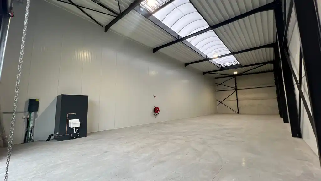 Nieuwbouw loods te huur in Buggenhout foto 4