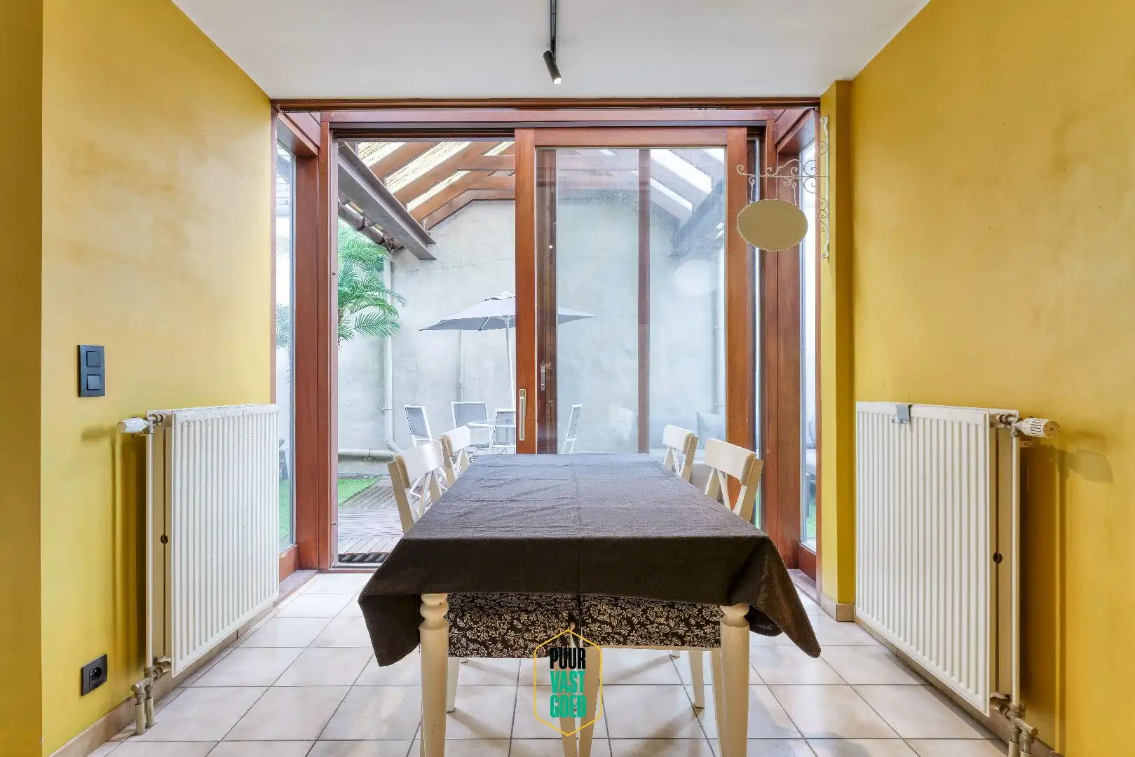 Riant appartement en studio boven grote handelsruimte  foto 18