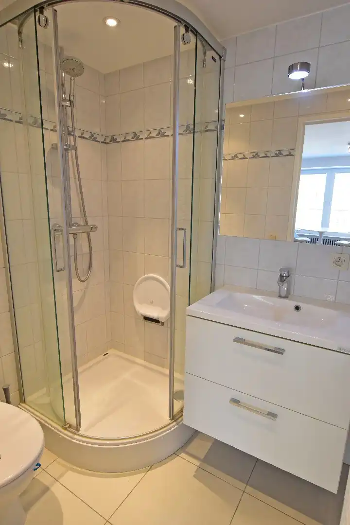 Studio met zijdelings zeezicht centraal gelegen op het Vanbunnenplein foto 9