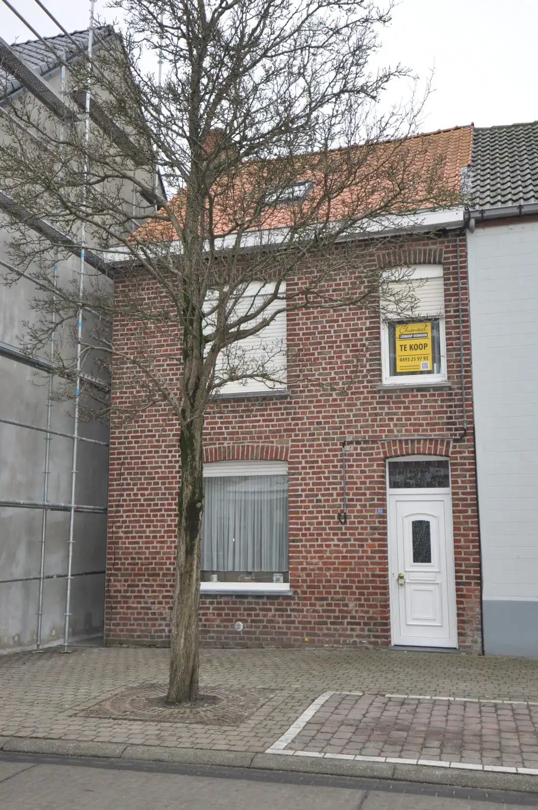 Te renoveren woning met grote zongerichte tuin ! foto {{pictureIndex}}