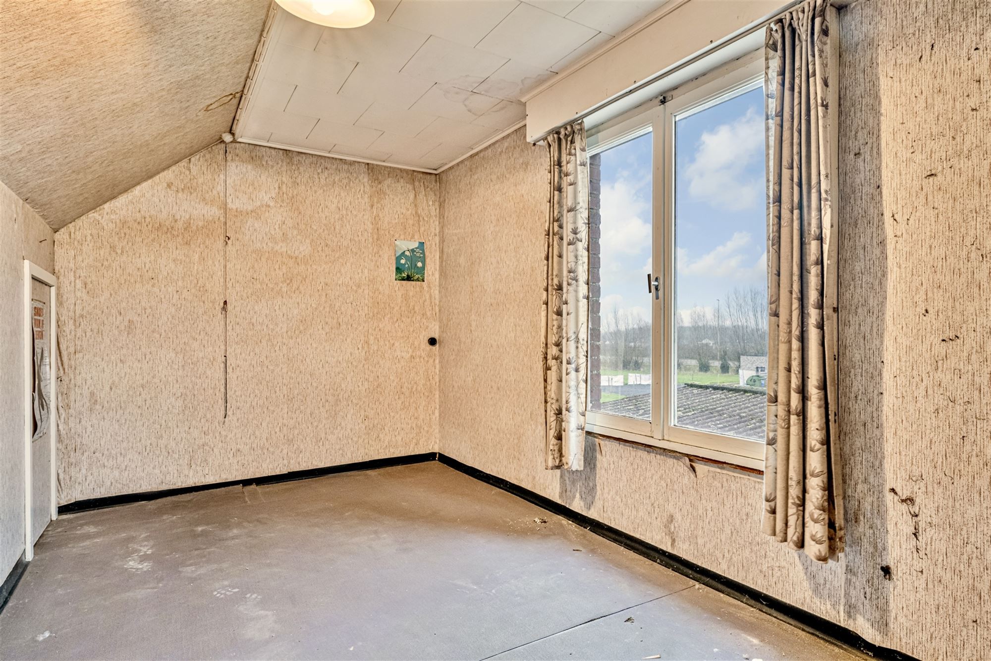 Heel solide en gunstig gelegen te renoveren woning  foto 26