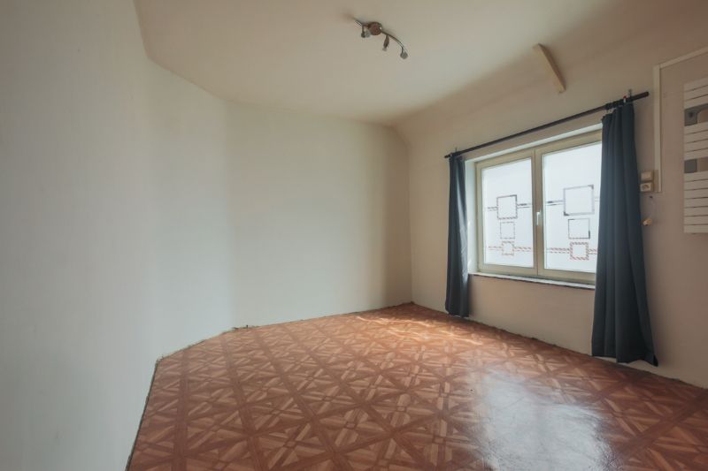 Te renoveren woning met2 slaapkamers op een totale oppervlakte van 481m². foto 13