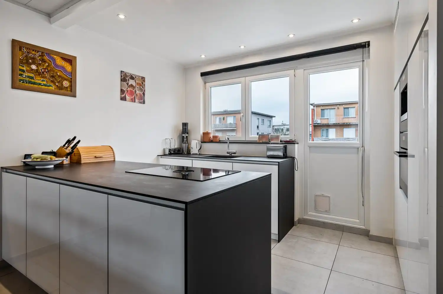 Recent gerenoveerde bel-etage&nbsp;met 3 slaapkamers te koop in Hoevenen! foto 4