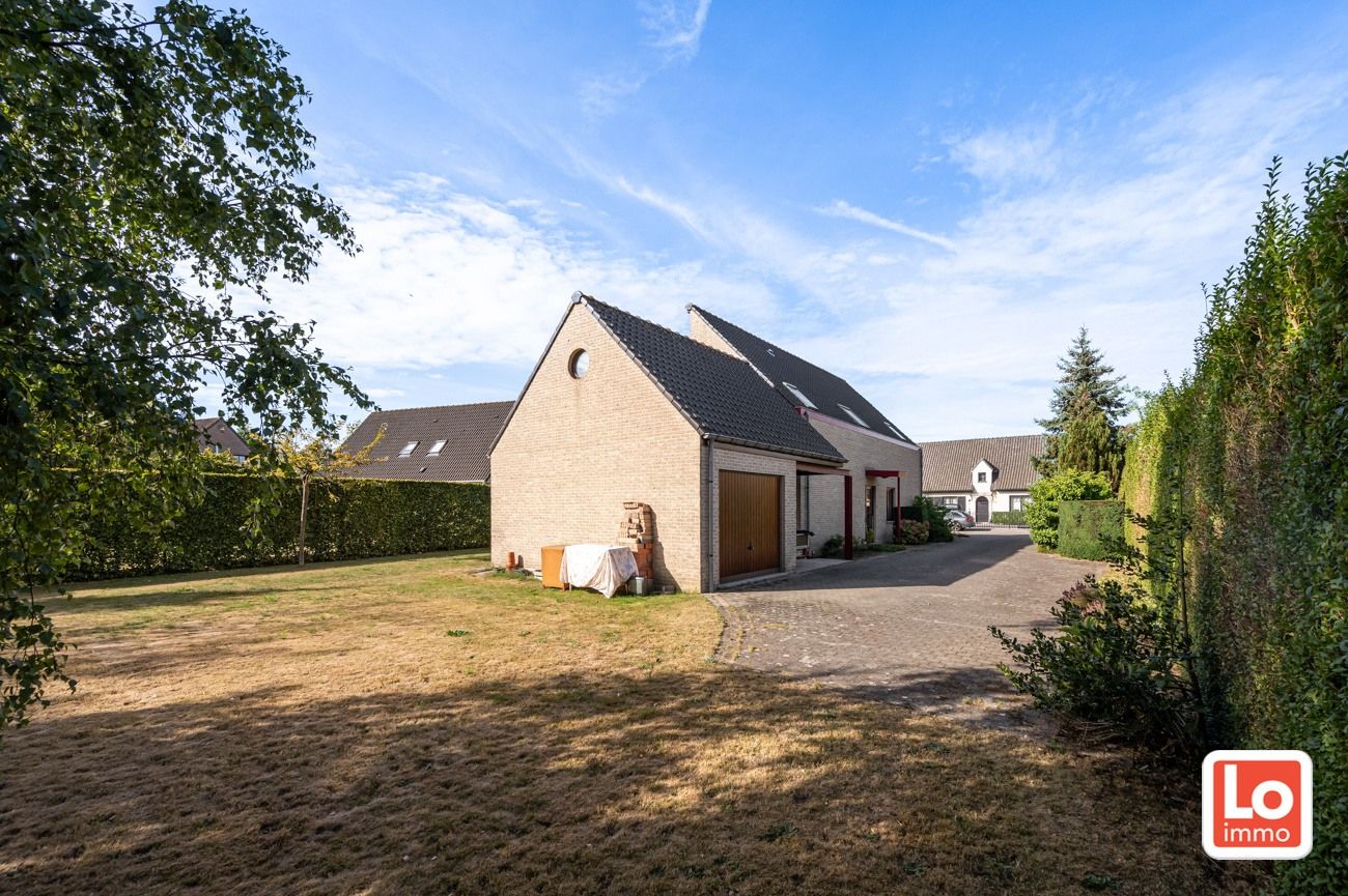 Ruime degelijke alleenstaande woning met afzonderlijke garage en carport op een makkelijk bereikbare locatie in Lokeren! foto 14