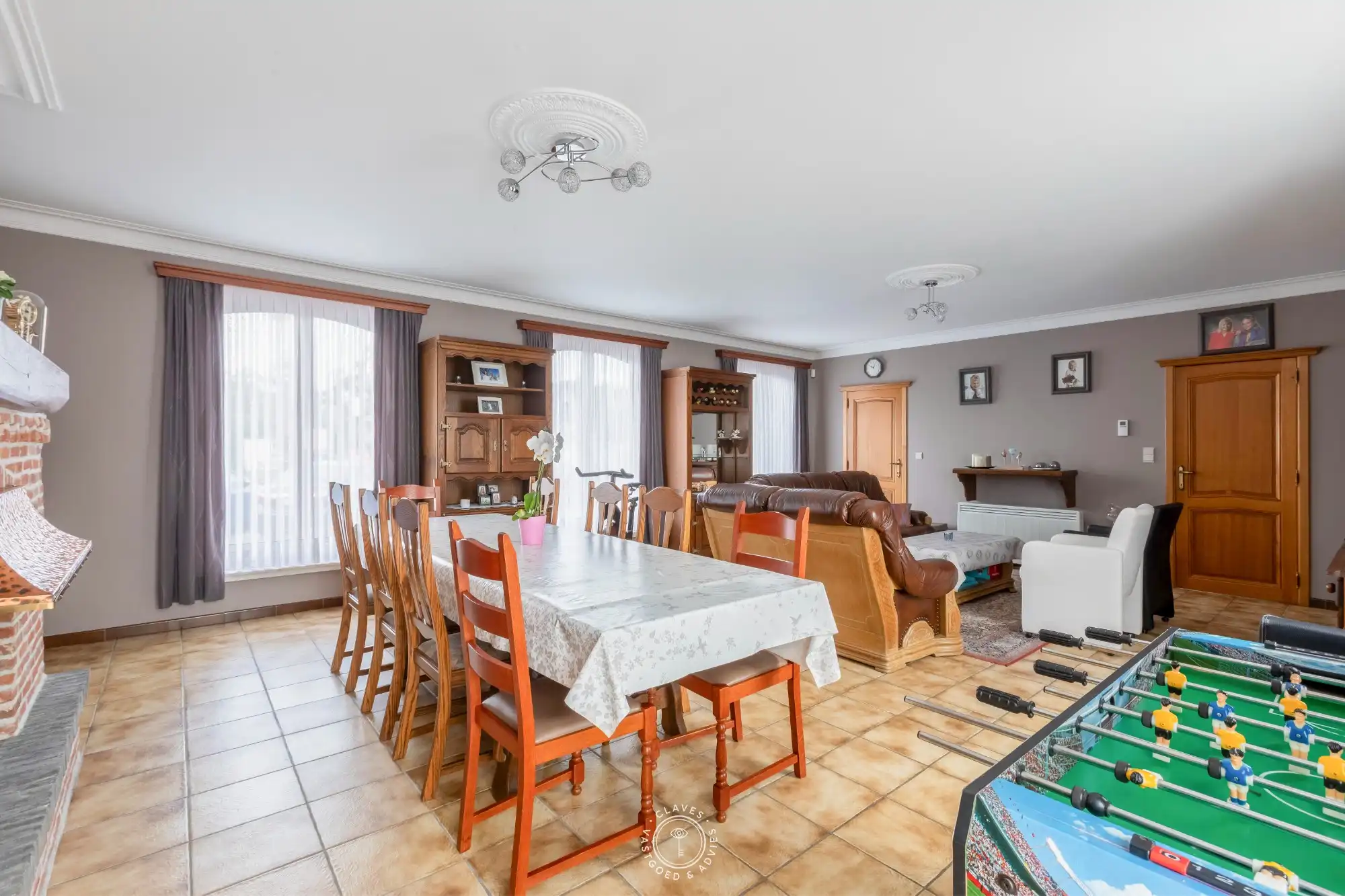 Charmante en ruime woning met 4 slaapkamers en 3 garages foto 11