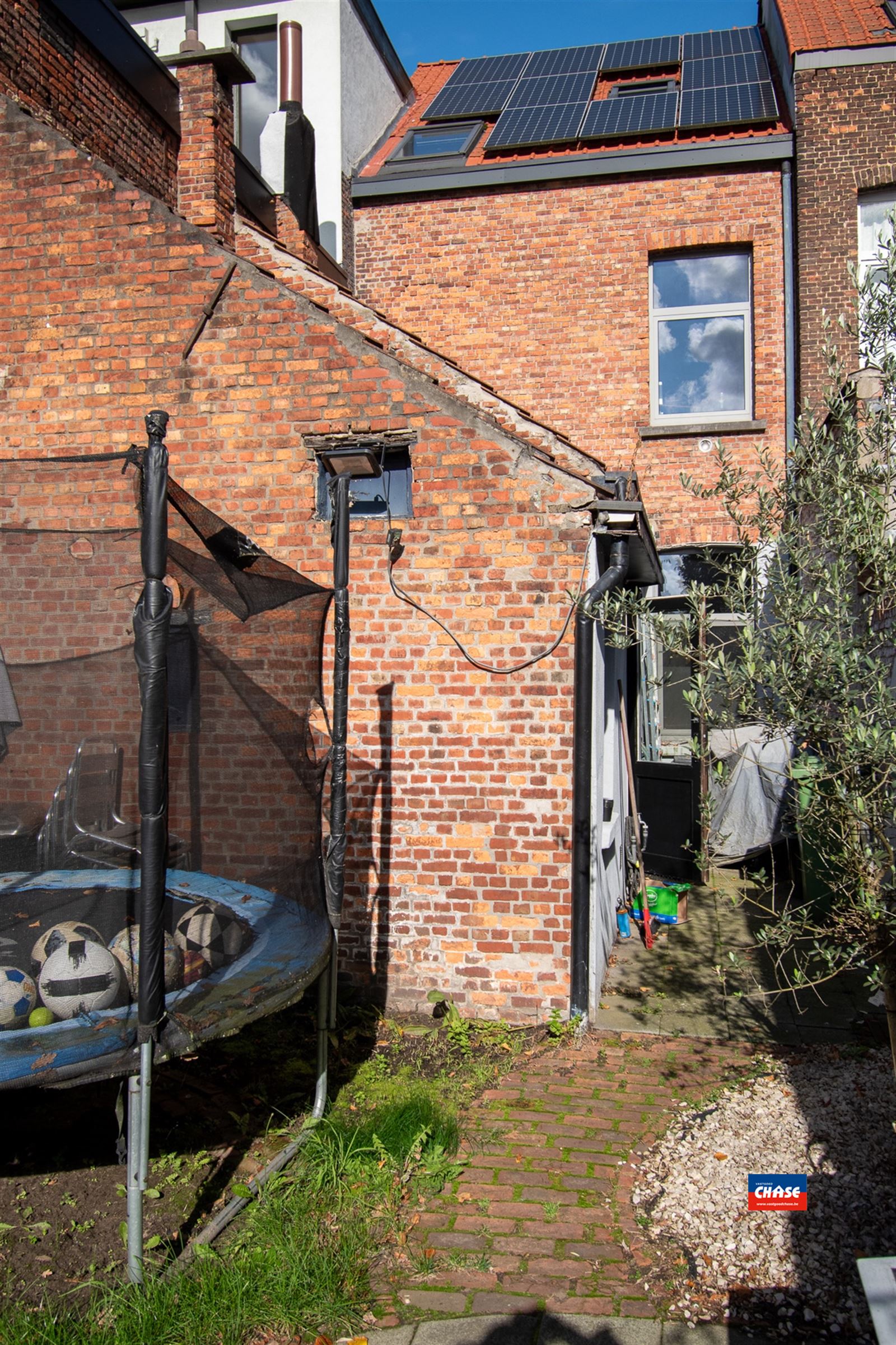 Gezinswoning met 4 slaapkamers en tuin  foto 10