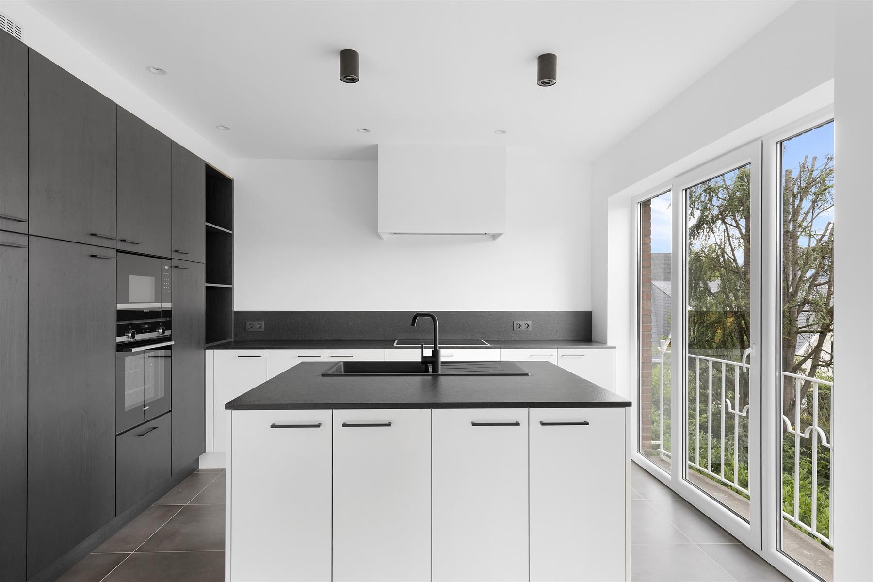 Hoogwaardig gerenoveerd appartement op centrale ligging foto 3