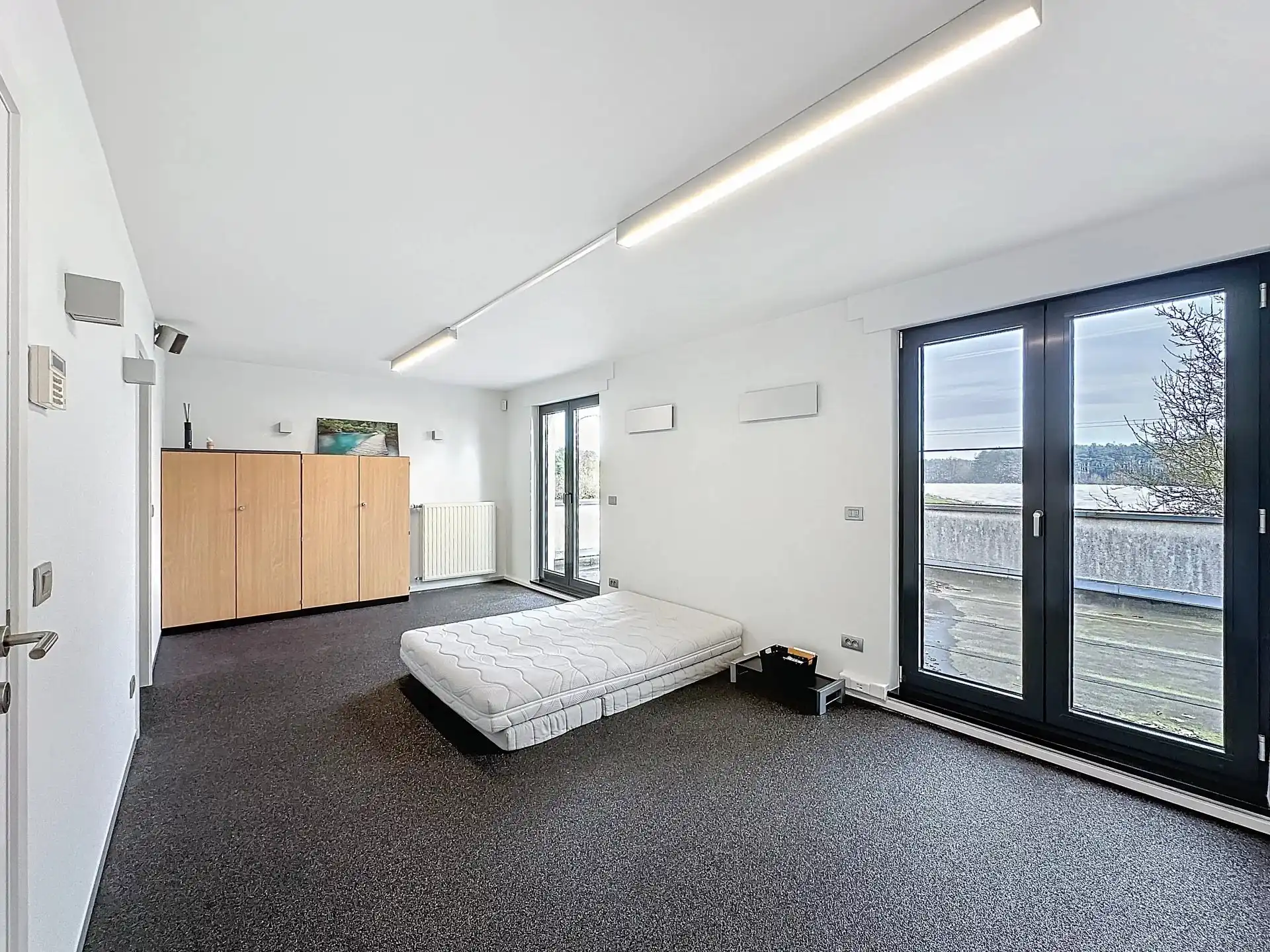 Unieke moderne woning met een dubbele bestemming op een perceel van 29a24ca. foto 55