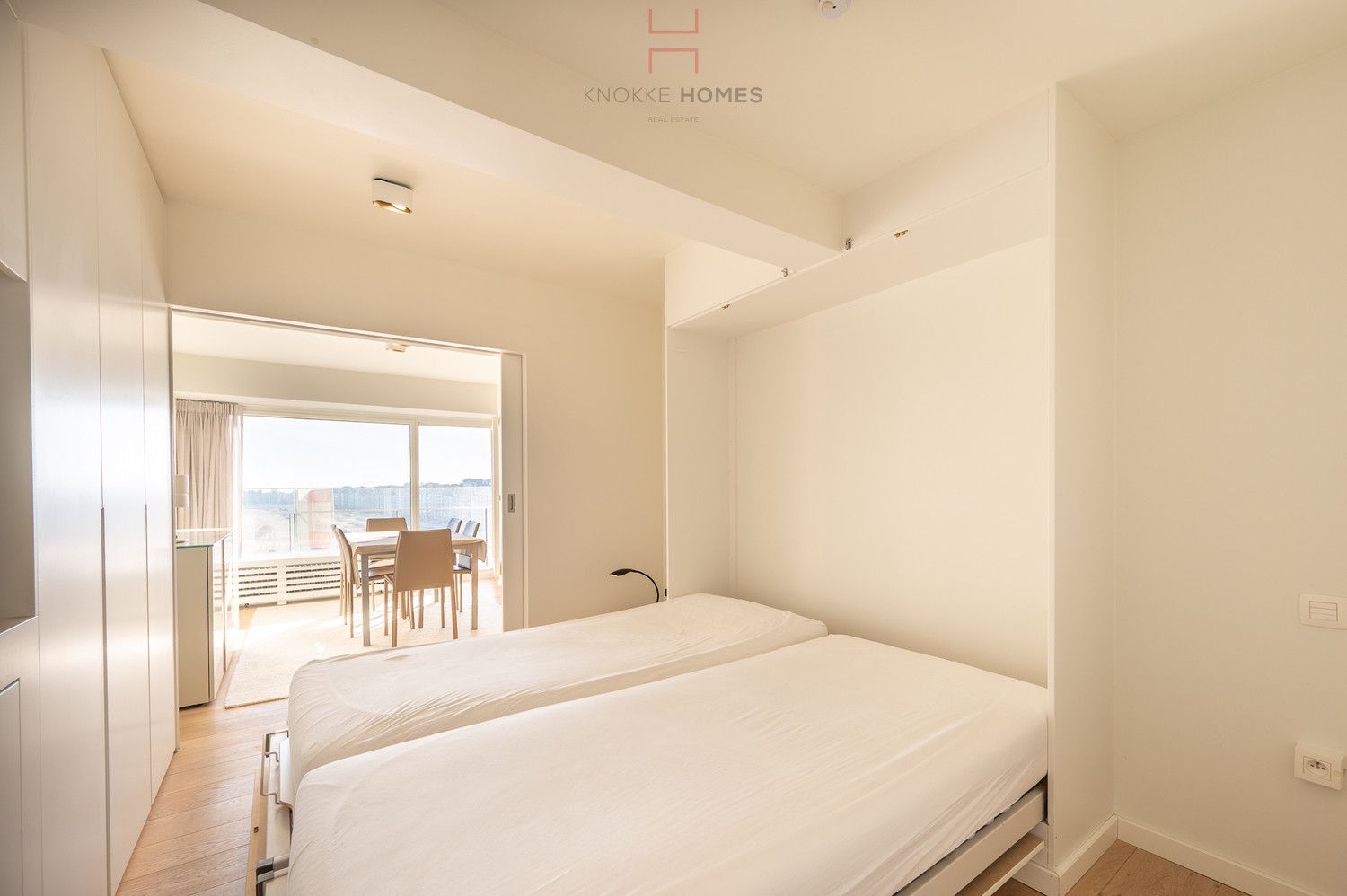 Breed appartement met fenomenaal zicht over het Albertstrand in Duinbergen foto 9