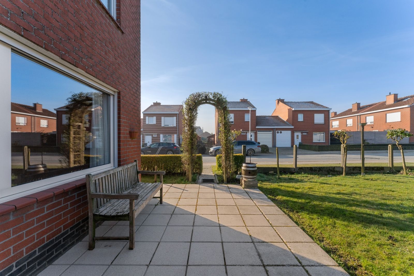 Instapklare gezinswoning met tuin in het hart van Ardooie! foto 16