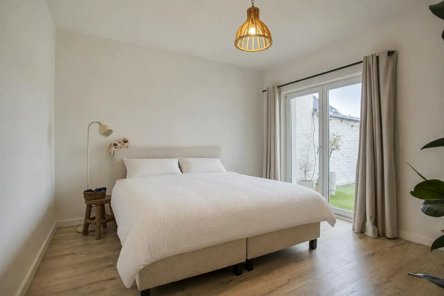Unieke eigendom met loods en 2 gerenoveerde appartementen  foto 9
