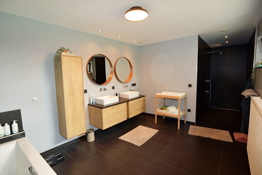 Moderne, energiezuinige woning met 4 slpks op 7a 7ca. foto 30