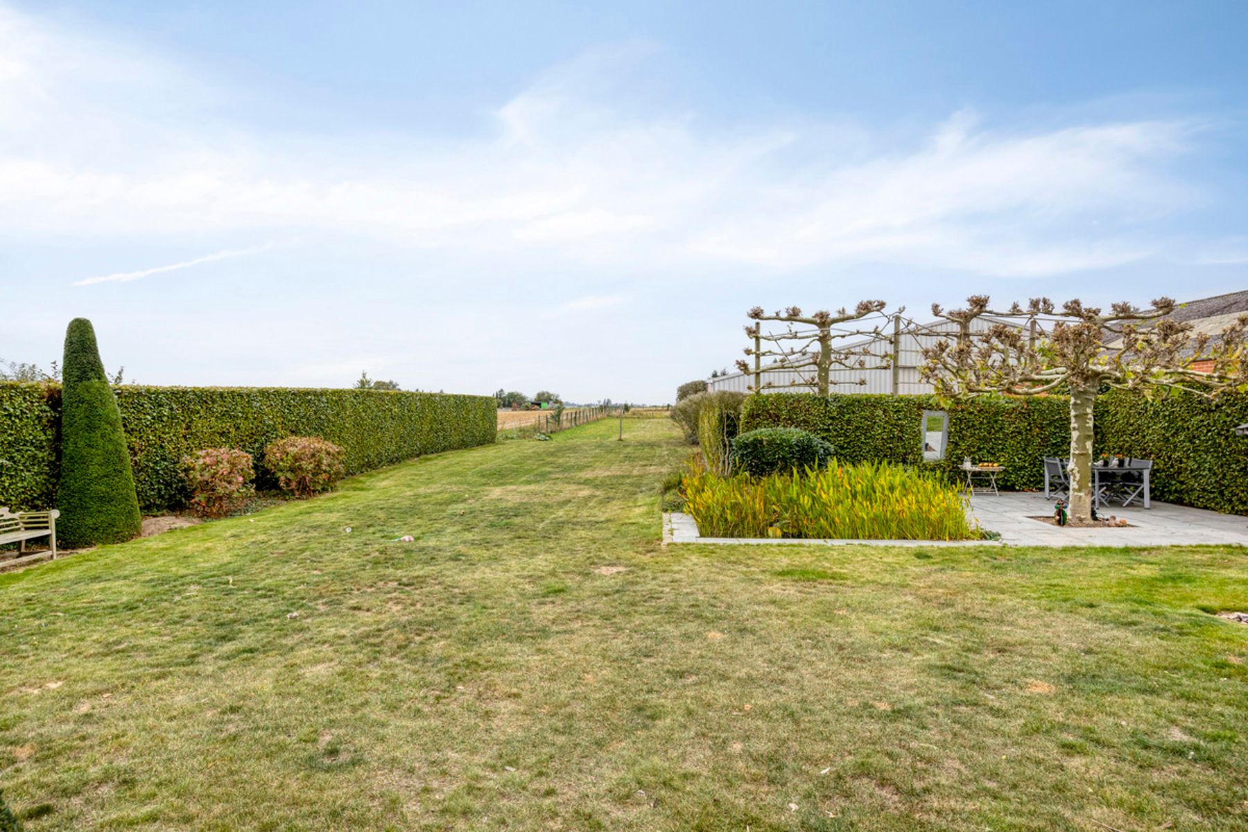 Exclusieve villa met grote loodsen combineer werken en wonen foto 36
