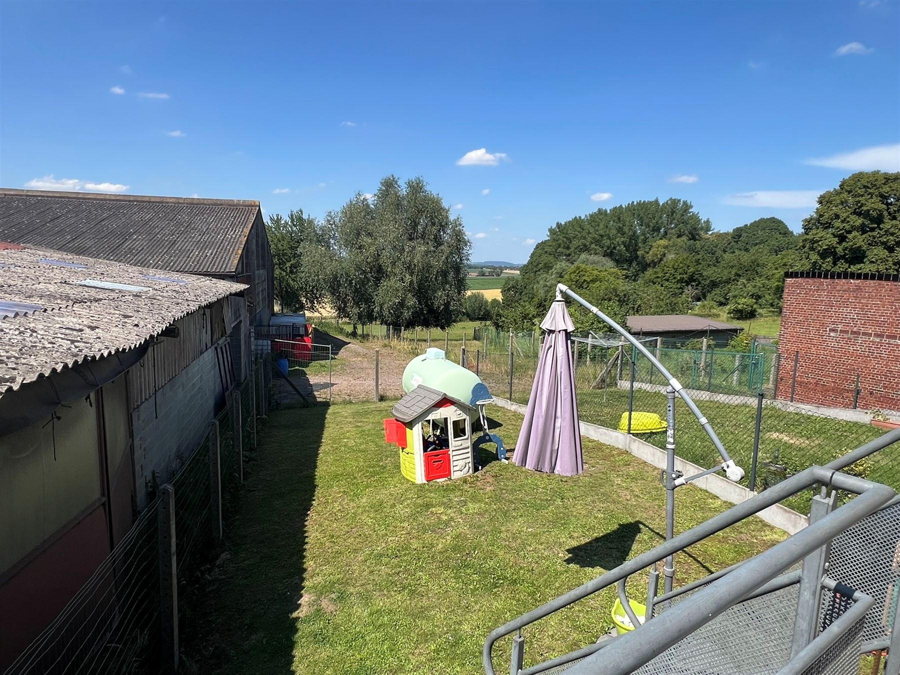 Gezellige en rustig gelegen nieuwbouw woning met 2 tuin foto 11
