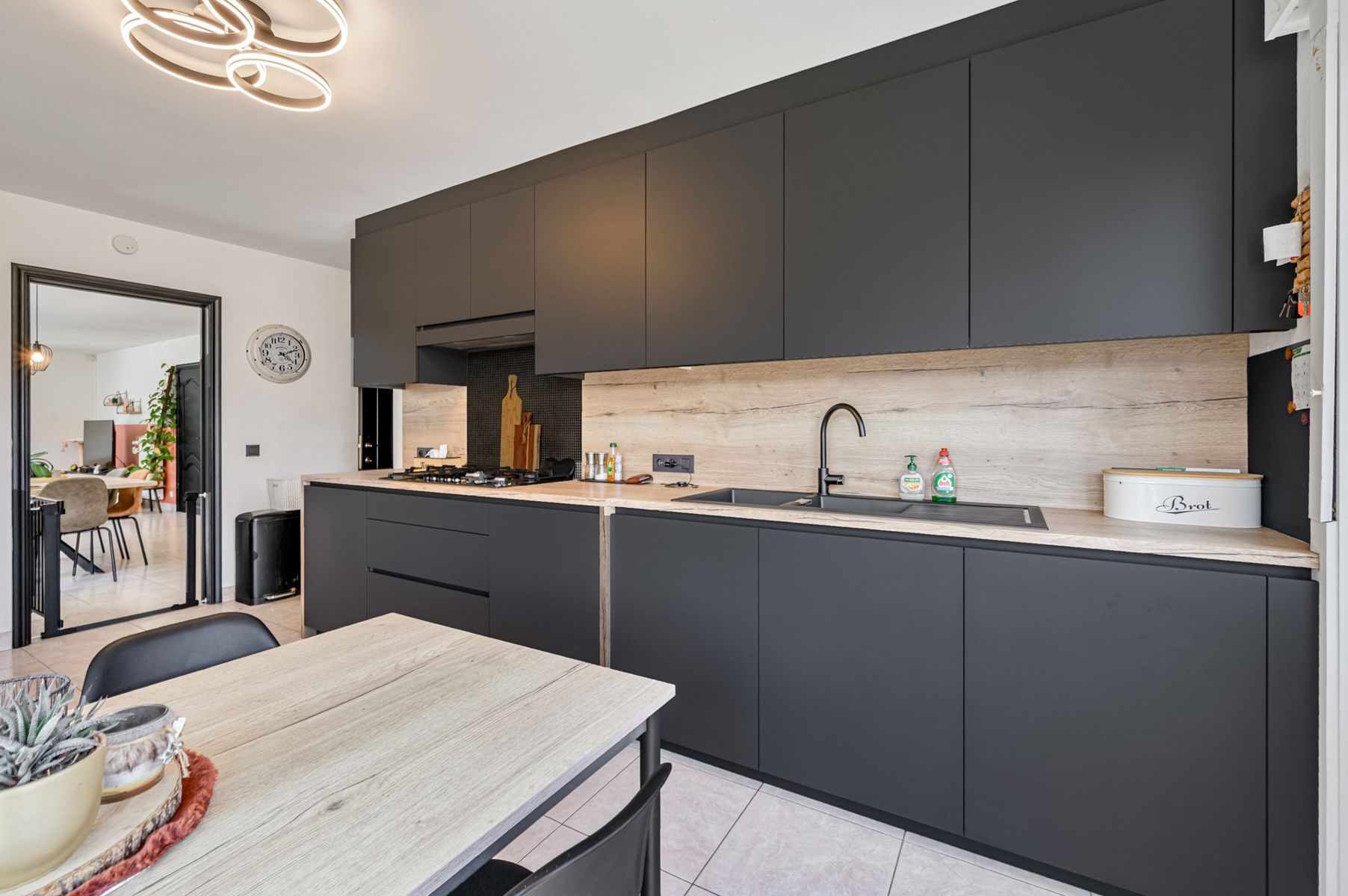 Instapklare luxewoning met 4 slkms en tuin. foto 3