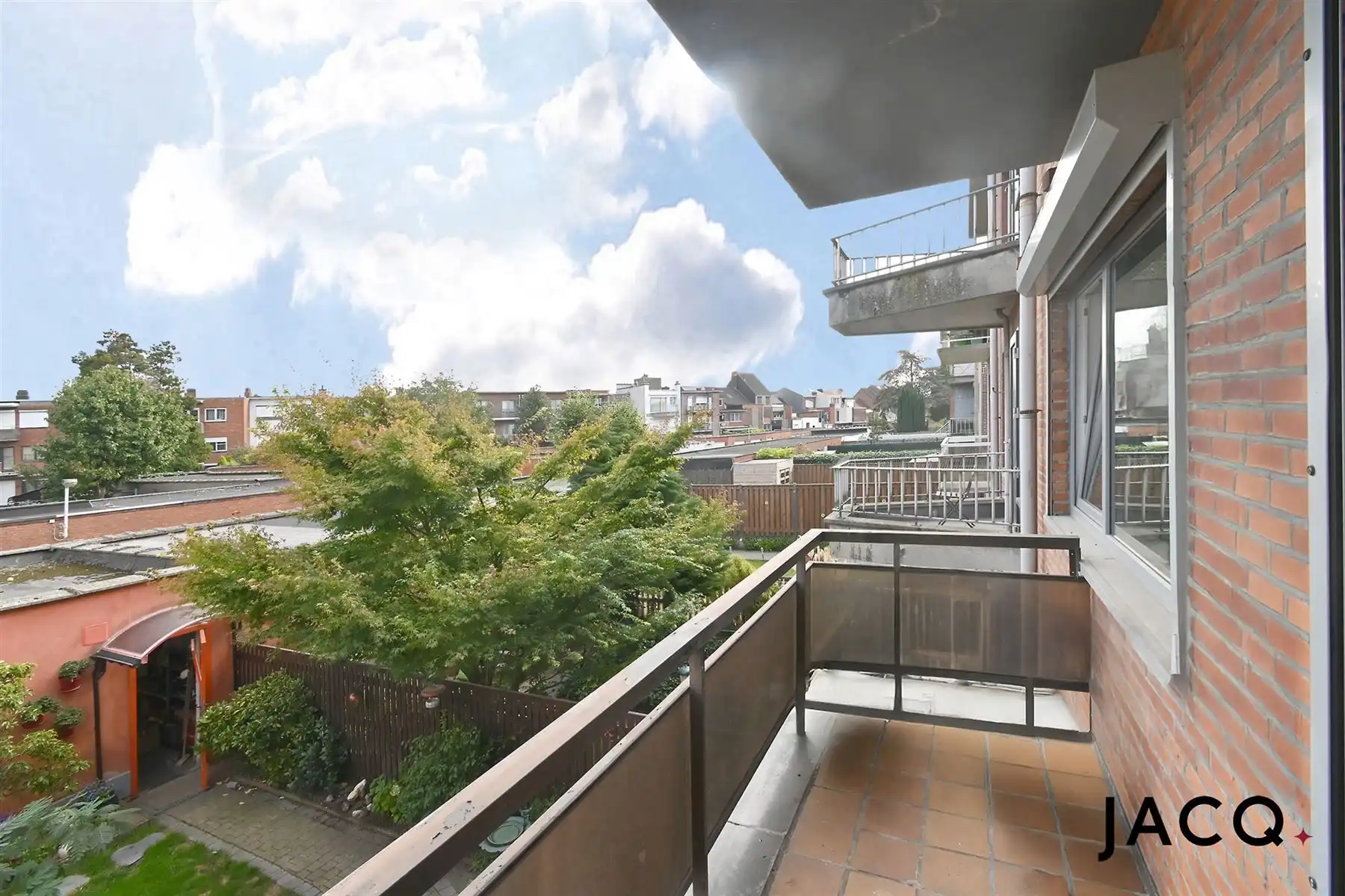 Gerenoveerd appartement met 2 slpk's, aparte garage nabij "De Schorre"! foto 12