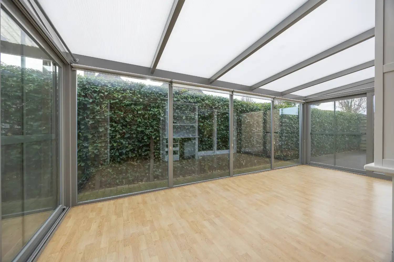 Te renoveren bungalow met potentieel in Jabbeke foto 5