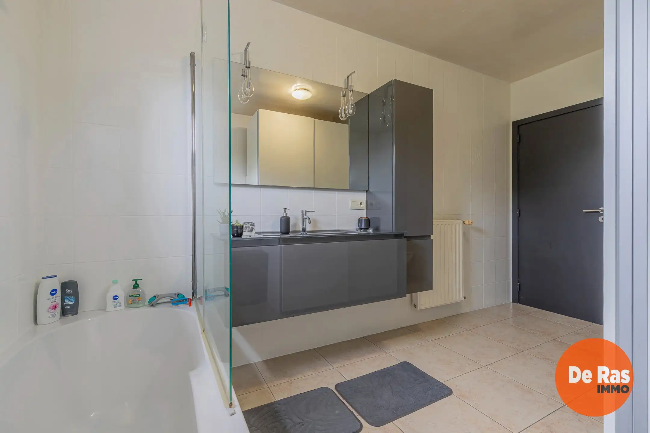 UITBERGEN - Instapklaar éénslaapkamerappartement met carport foto 11