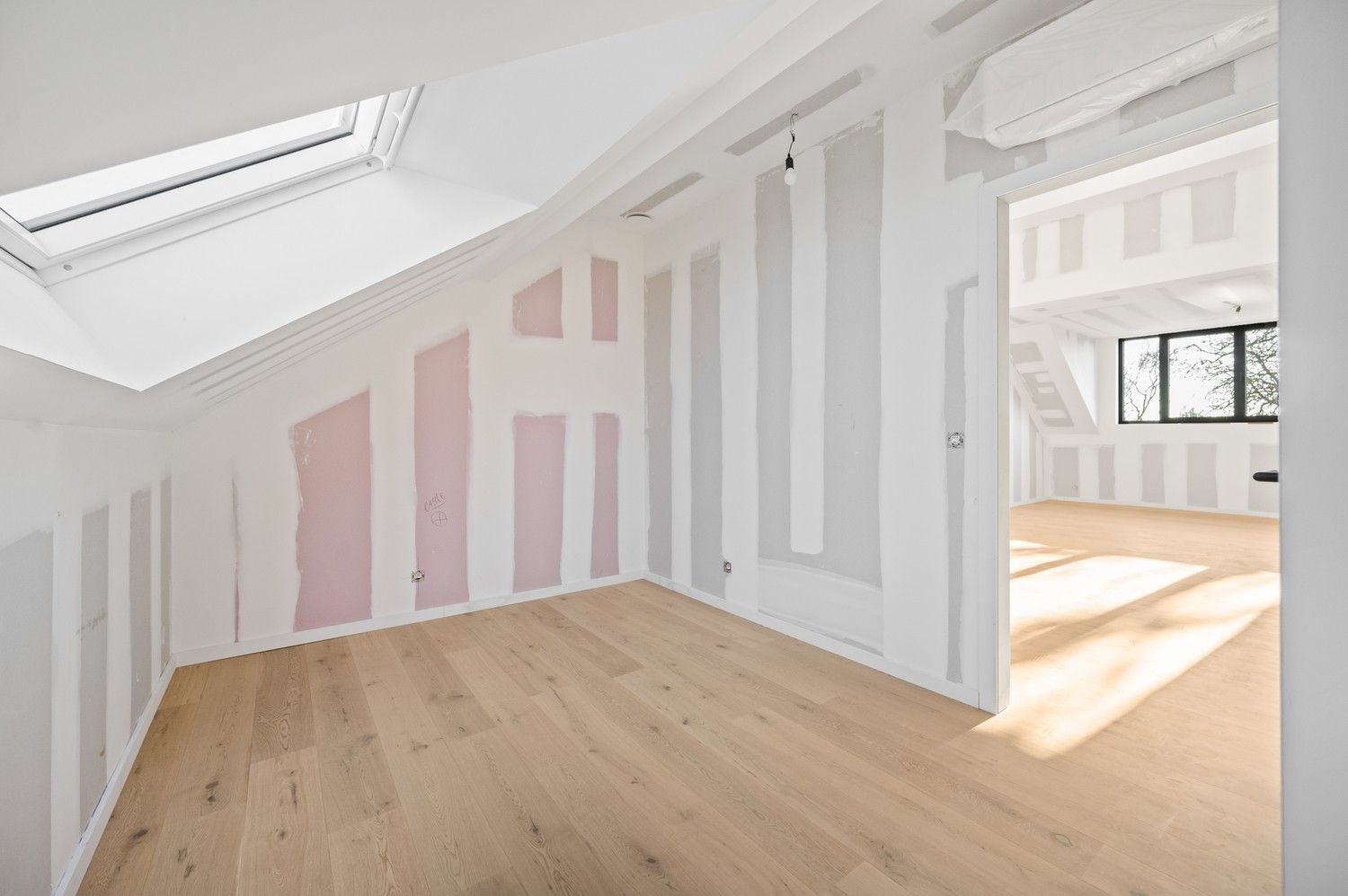 Uitzonderlijk dakappartement met 2 slaapkamers, bureau en een terras van 40m²! foto 10