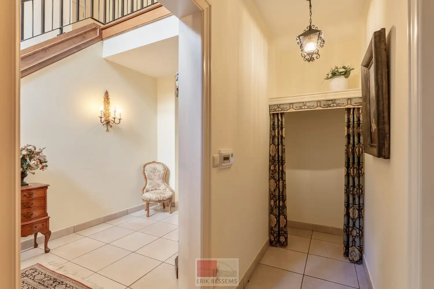 Exclusieve villa met natuurleien dak, gelegen op een unieke toplocatie in het prachtige Maasmechelen, gelegen op een perceel van 3295m². foto 4