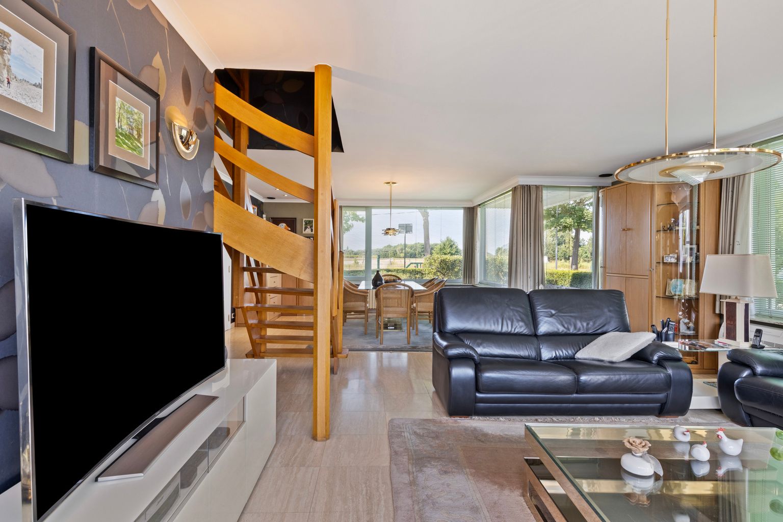 Ruime asbest vrije villa met magazijn en zwembad  foto 17