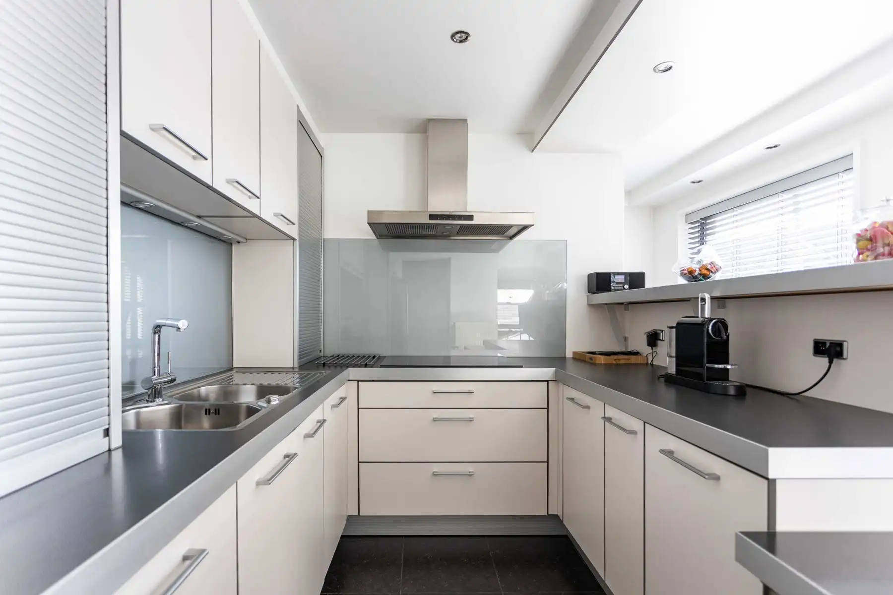 Prachtig onderhouden en instapklare woning vlakbij het centrum van Lede foto 9