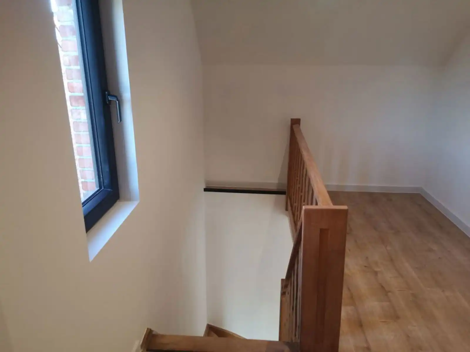 Mooi gerenoveerde gezinswoning foto 18