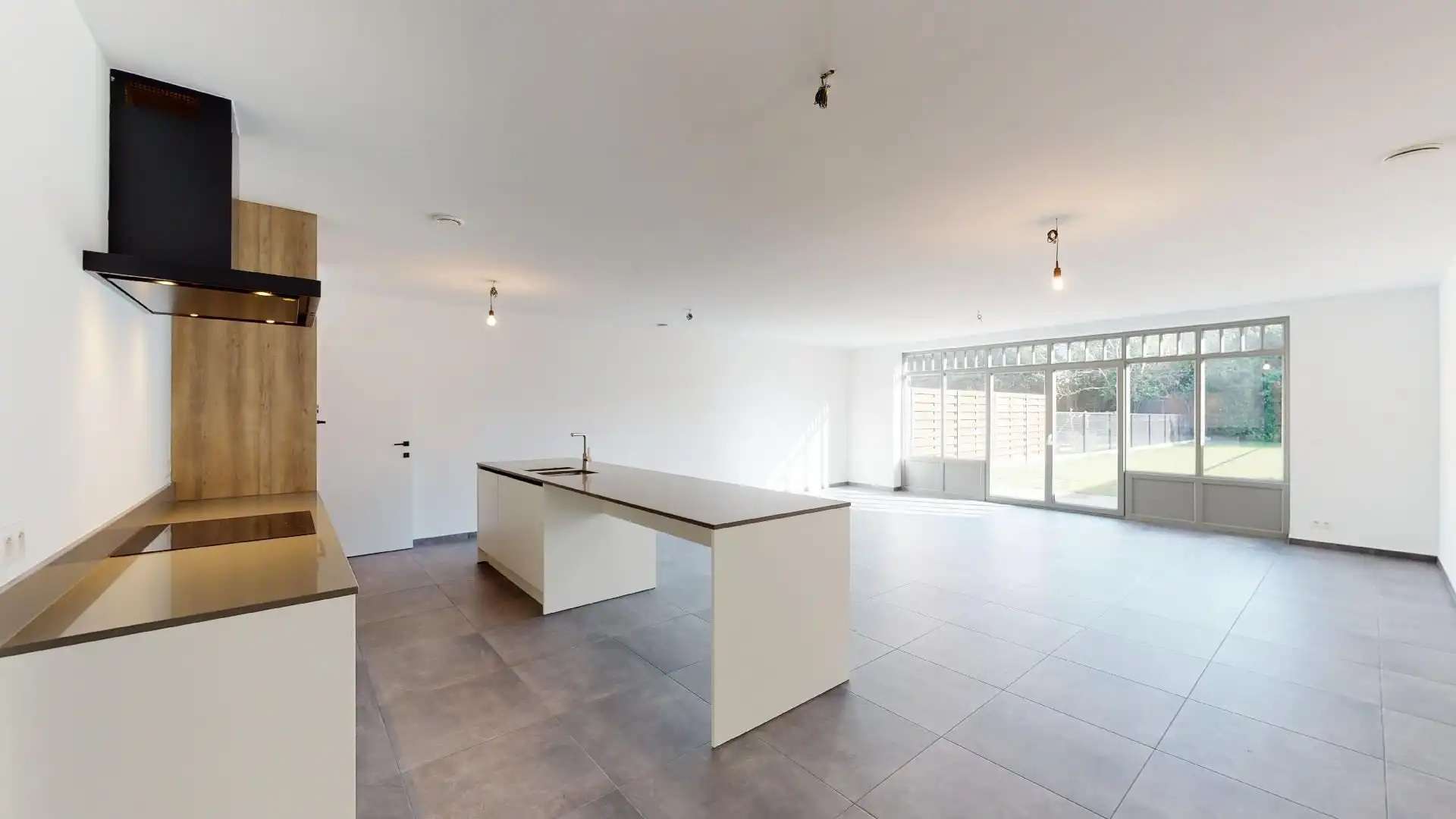 ZEER RUIME KWALITATIEVE WONING MET INPANDIGE GARAGE foto 4