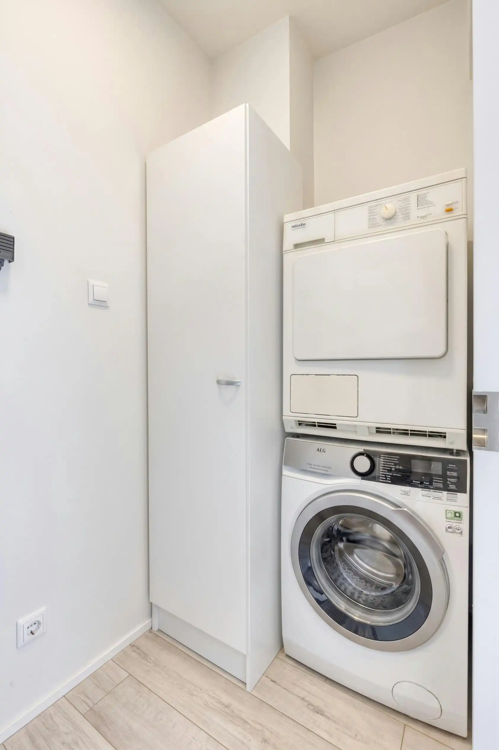 Ruim appartement (142m²) met 3 slaapkamers en terras in Ieper centrum  foto 8