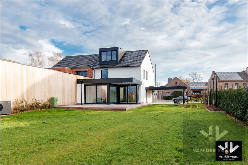 TOTAAL VERNIEUWDE WONING - ENKEL NOG AFWERKEN NAAR EIGEN SMAAK EN INZICHT foto 20