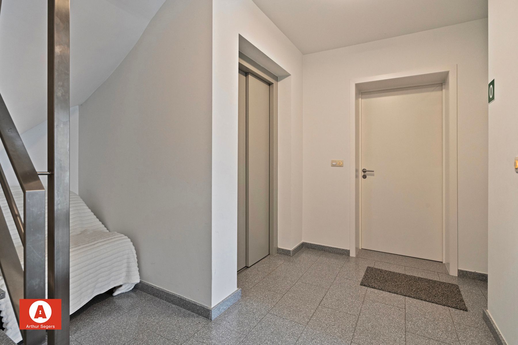 Recent Gelijkvloers appartement met tuin en parkeerplaats. foto 4