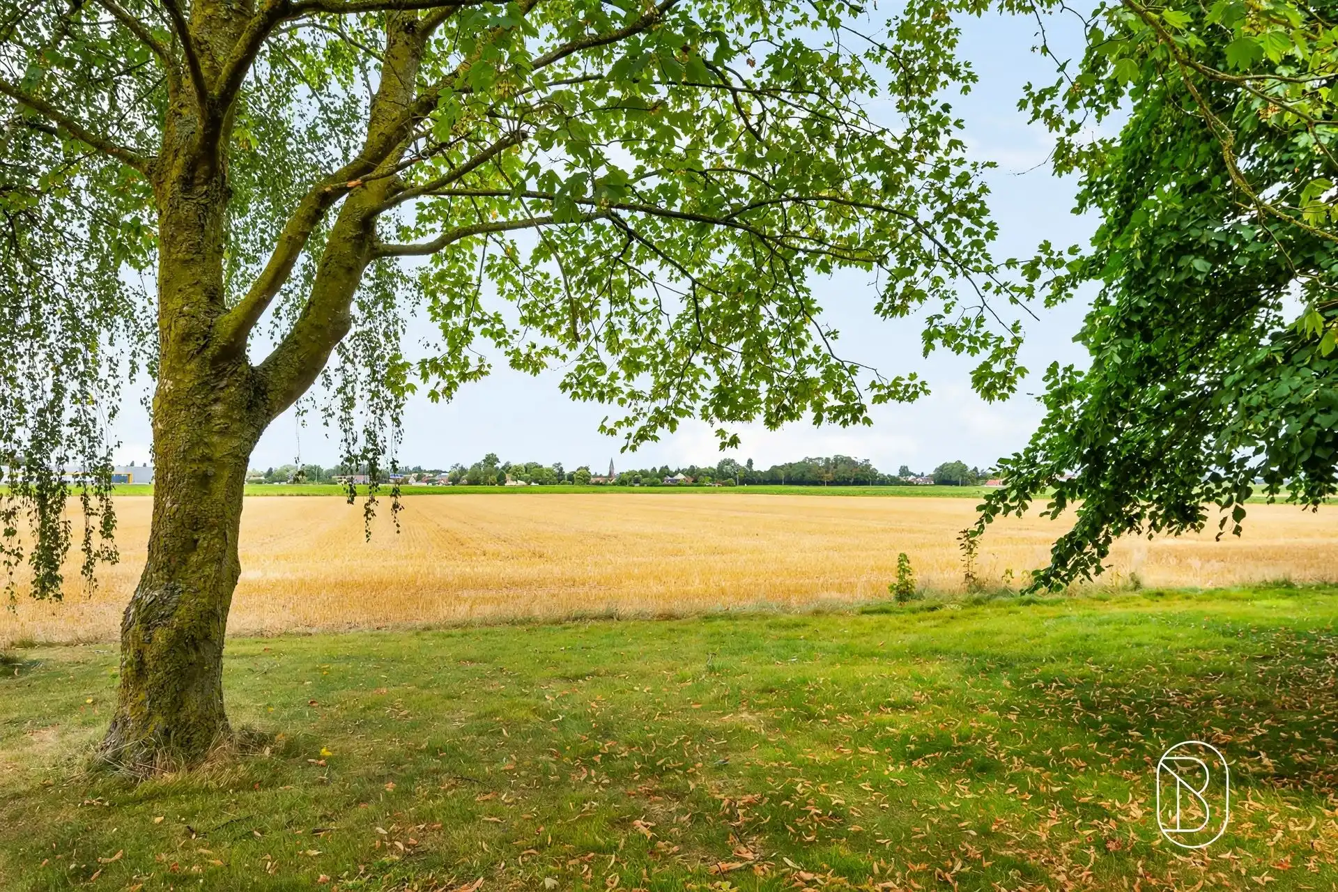 Charmante grote woonst met ingerichte schuur en zwembad foto 33
