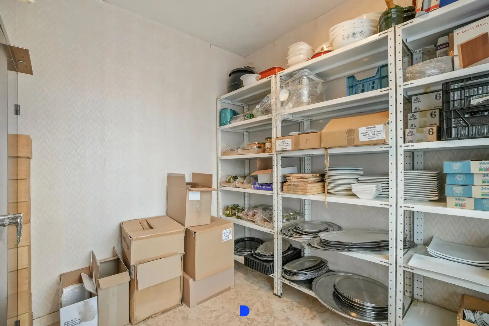 Handelspand met woonst op commerciële ligging. foto 19