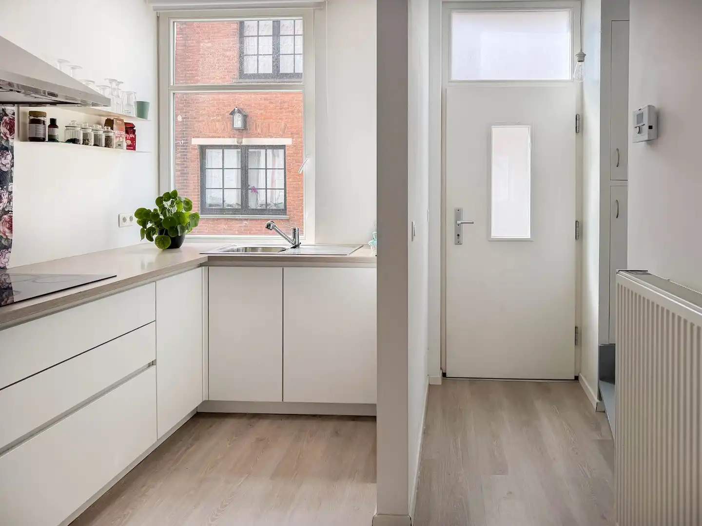 toffe gerenoveerde stadswoning met groene patio op Sint-Anna foto 4