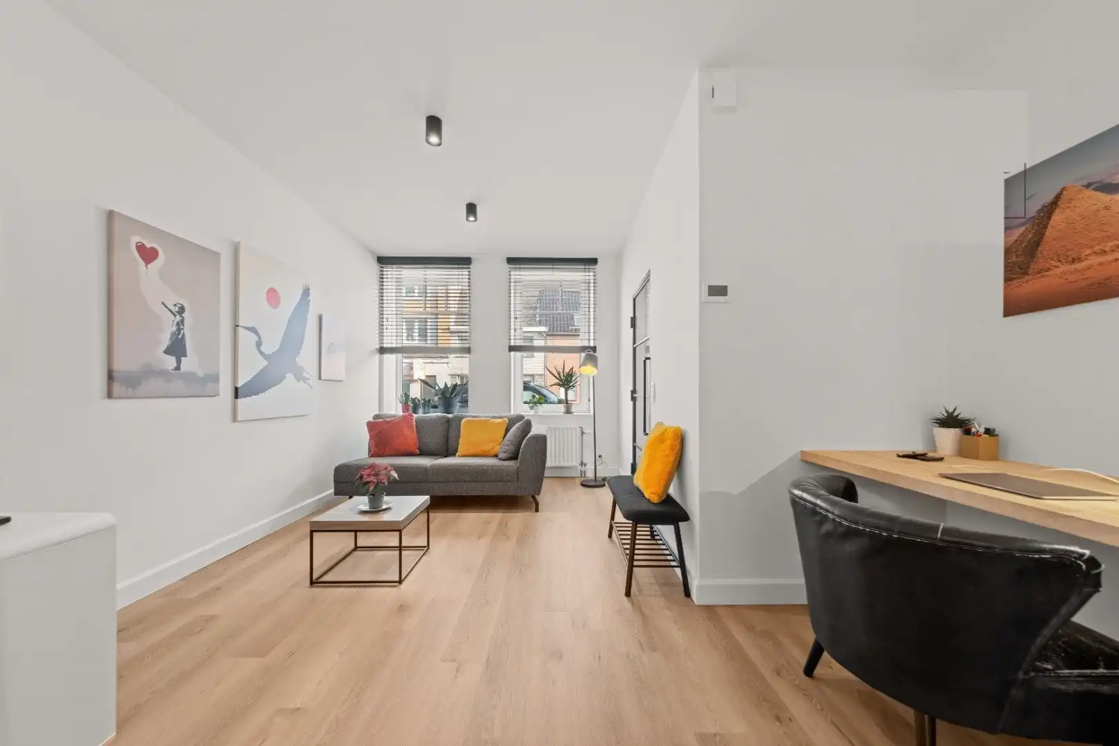 Mooi gerenoveerde woning met 3 slaapkamer en terrastuin foto 2