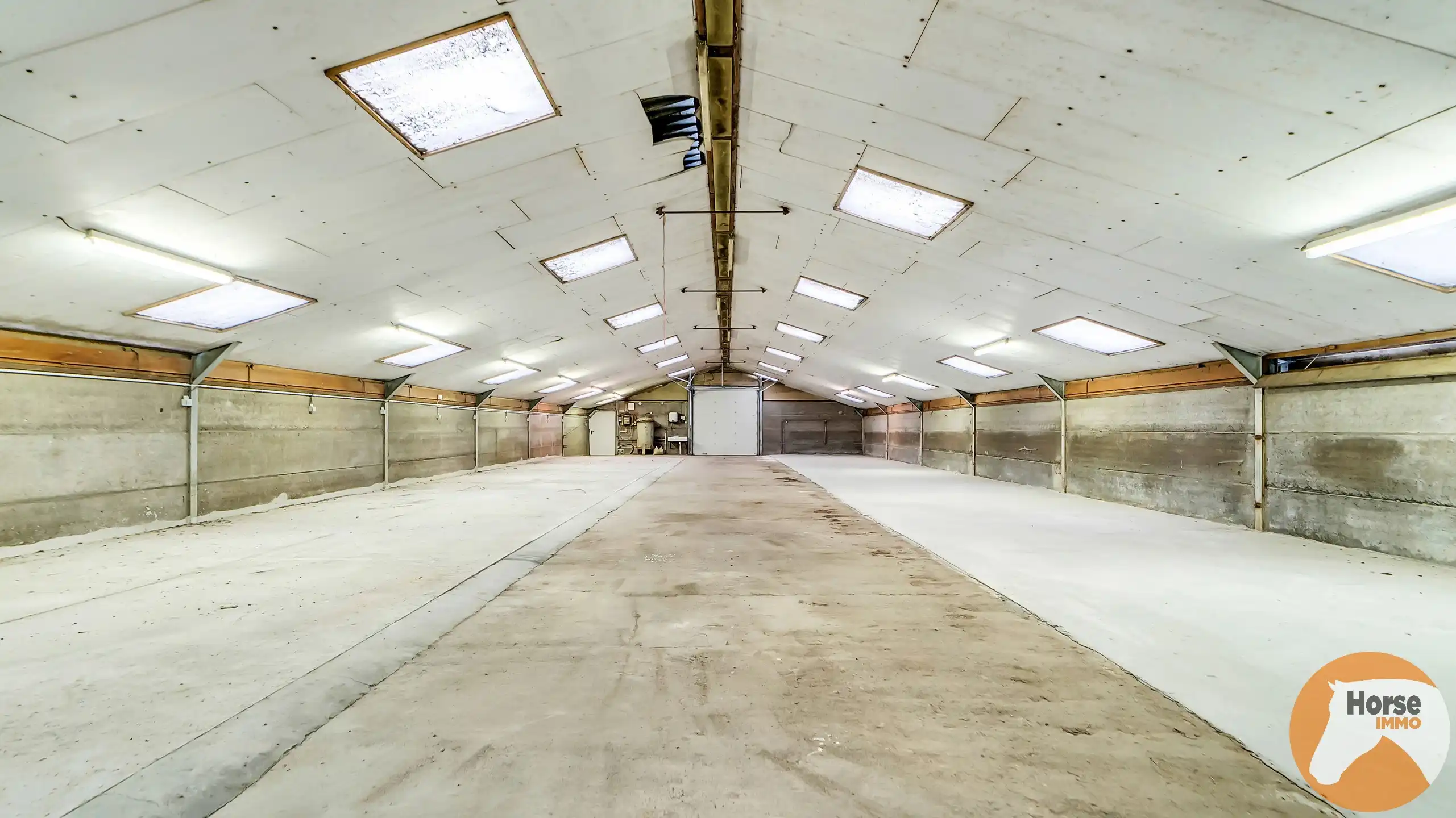 MEISE  – Landelijke woning met 3 loodsen op prachtig perceel foto 24