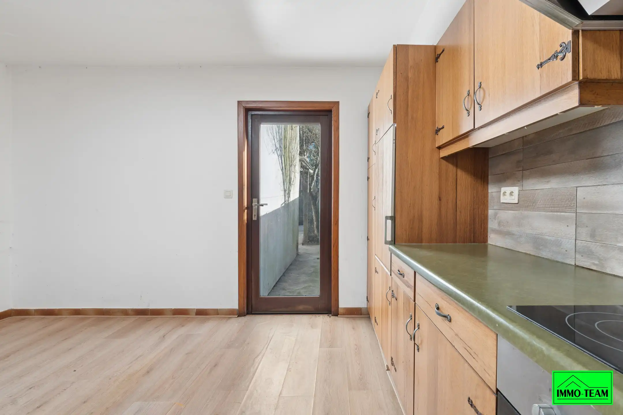 Te renoveren woning in rustige straat in Asse foto 4