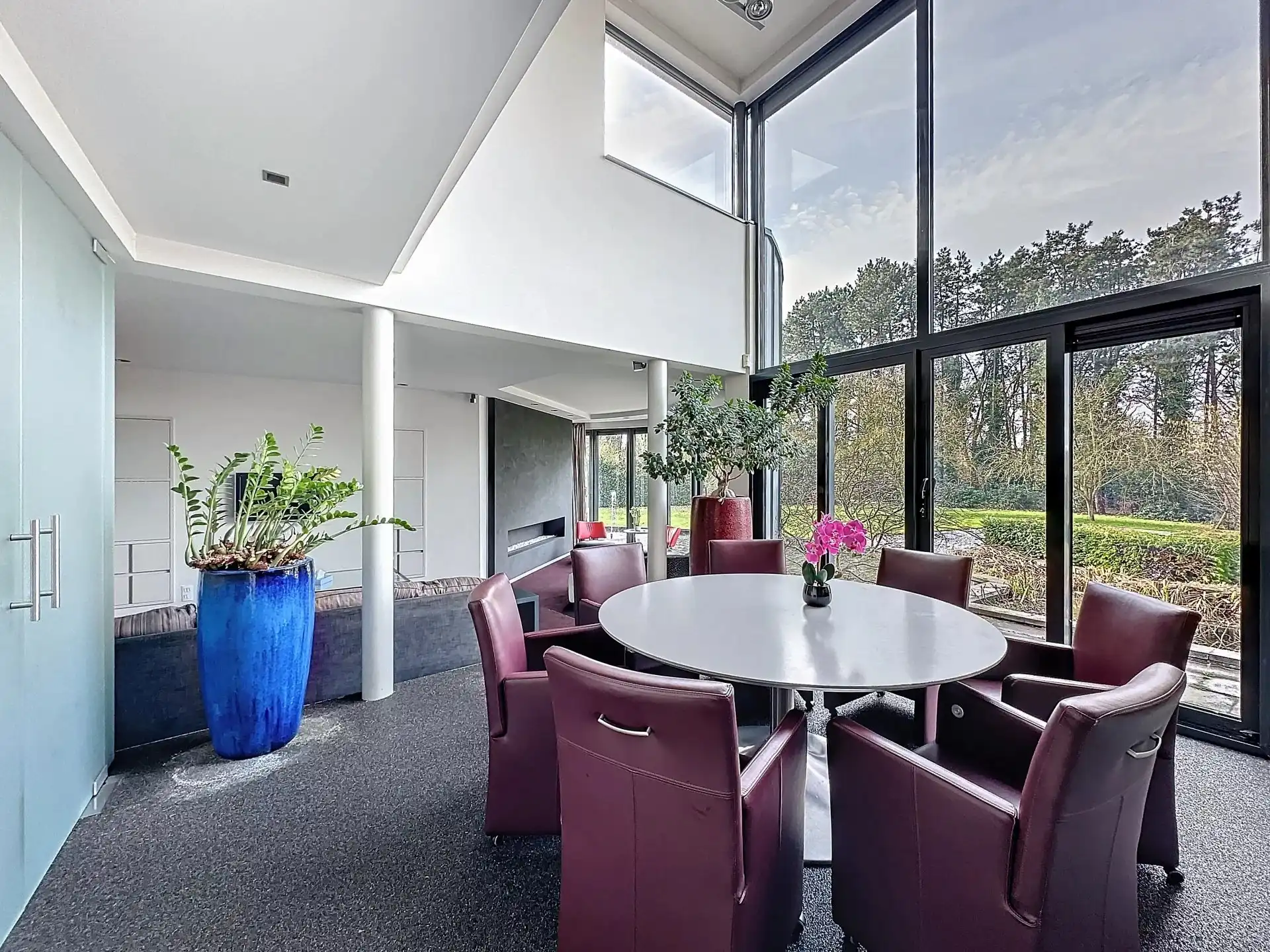 Unieke moderne woning met een dubbele bestemming op een perceel van 29a24ca. foto 40