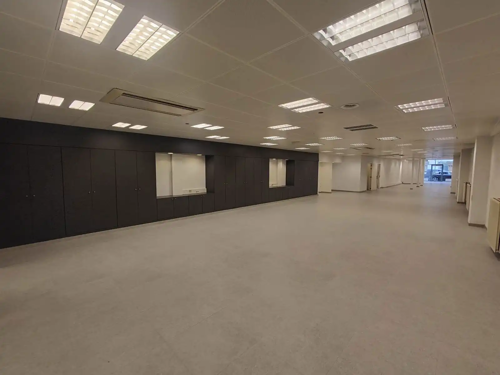 280 m² handels- of kantoorruimte in hartje Dendermonde foto 3