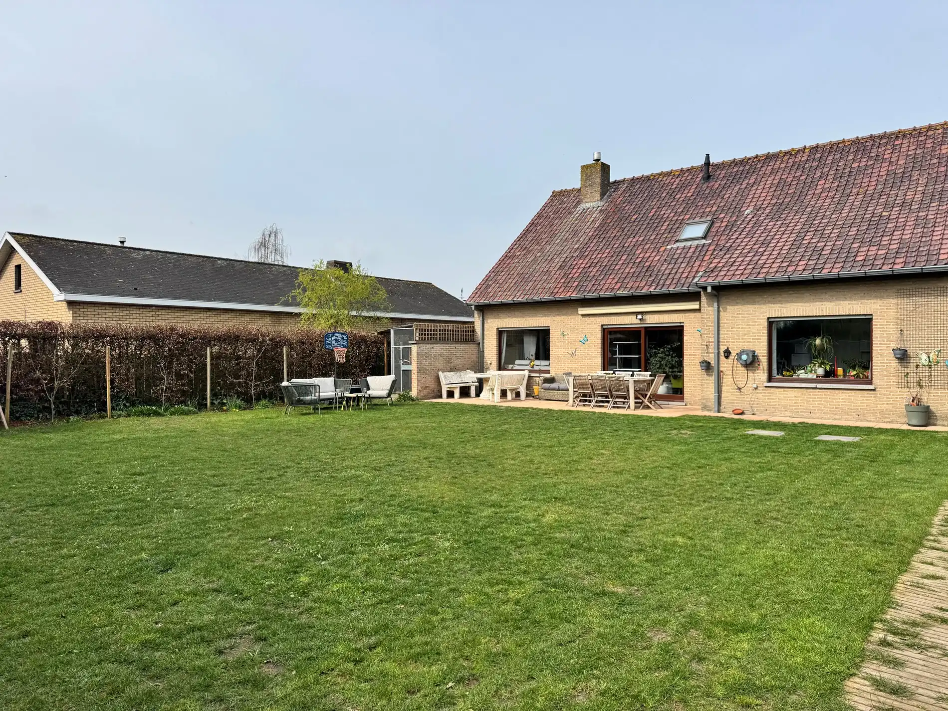 Alleenstaande instapklare gezinswoning met 5 slaapkamers zuidgerichte tuin en garage te Koekelare foto 7