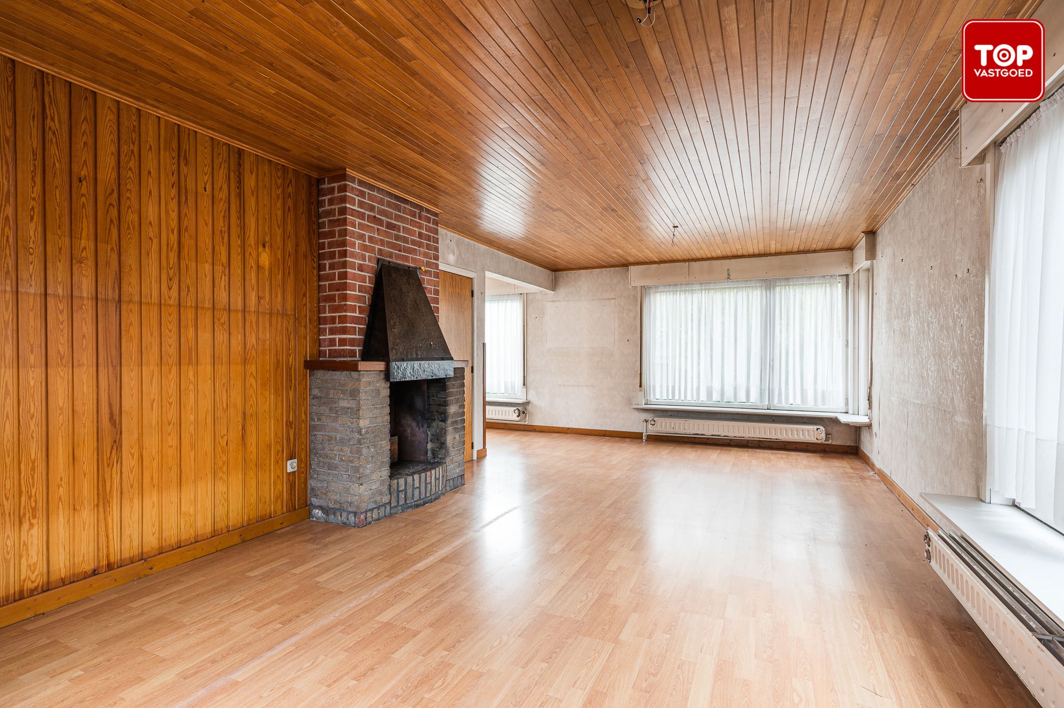 Te renoveren alleenstaande woning met 4 Slaapkamers foto 3