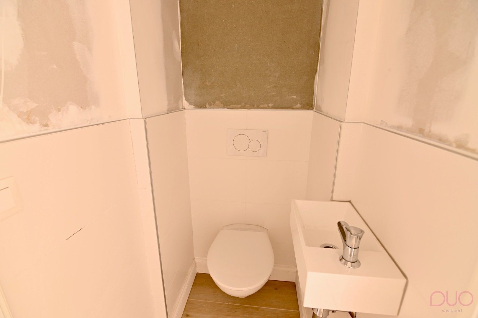 Instapklare herenwoning in het hartje van Sint-Truiden met 6 slaapkamers foto 9