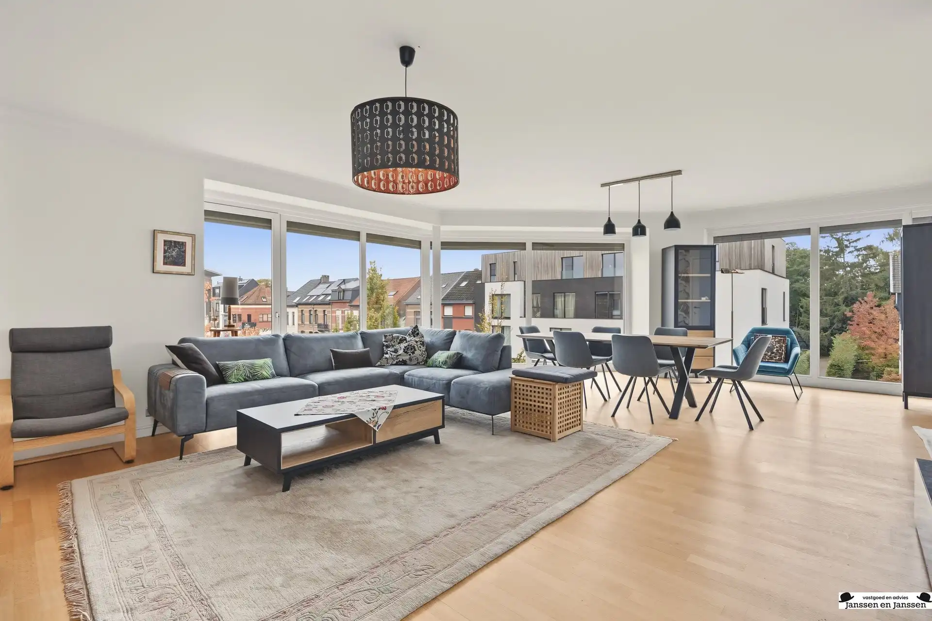 Hoofdfoto van de publicatie: Ruim en lichtrijk appartement met 3 slaapkamers en 125 m² in Brasschaat-Mariaburg