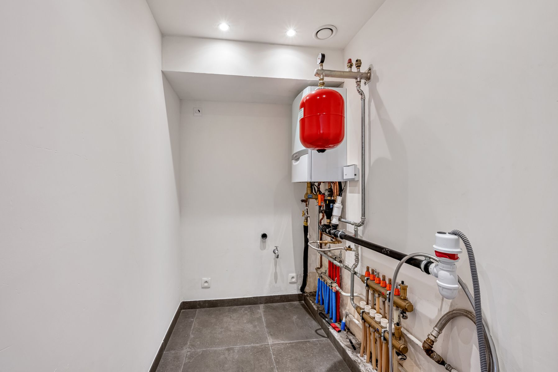 Lichtrijk gelijkvloers appartement met terras op toplocatie! foto 14