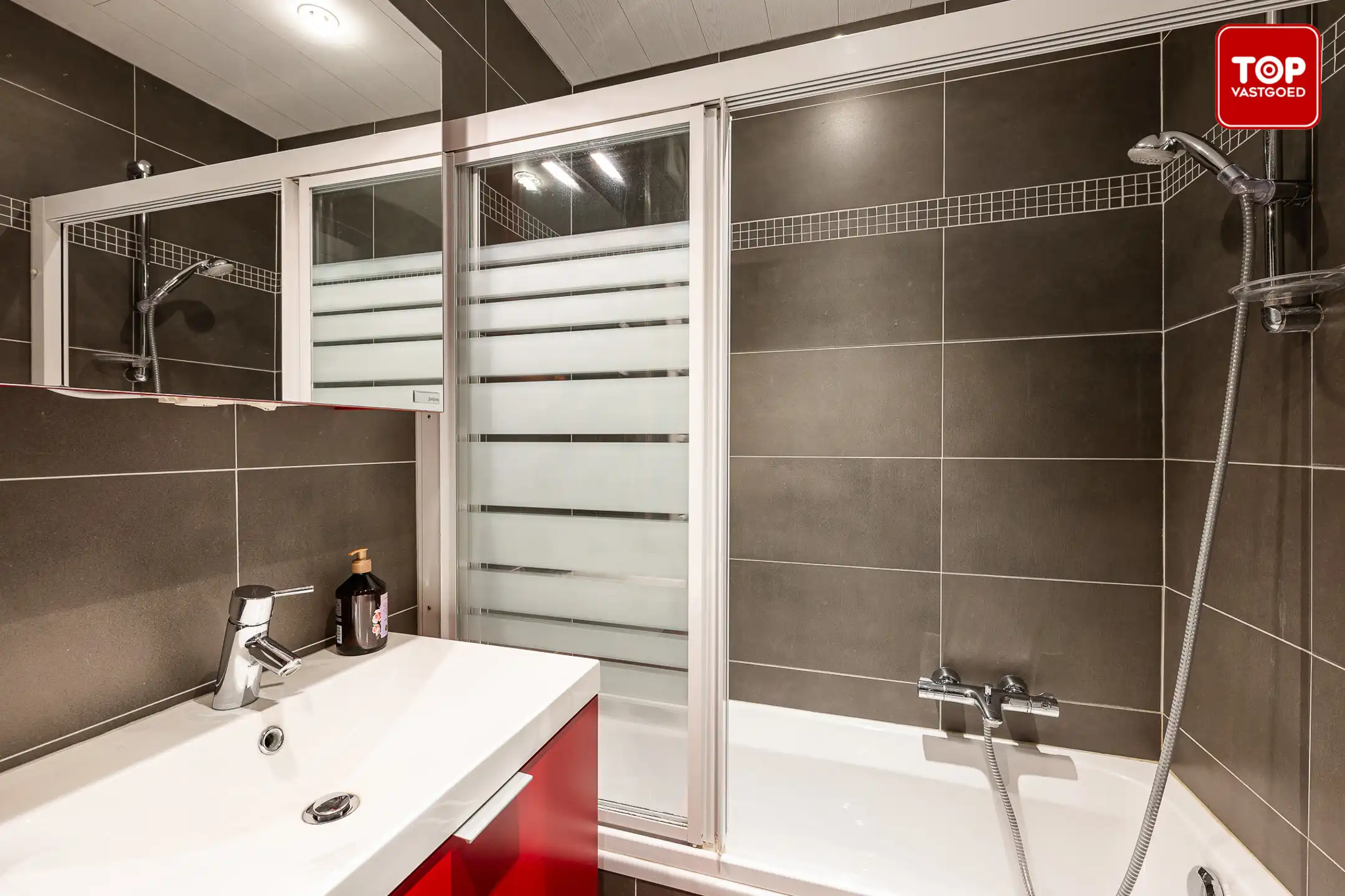 Lichtrijk 2-slaapkamer appartement met garage in centrum Deinze foto 16