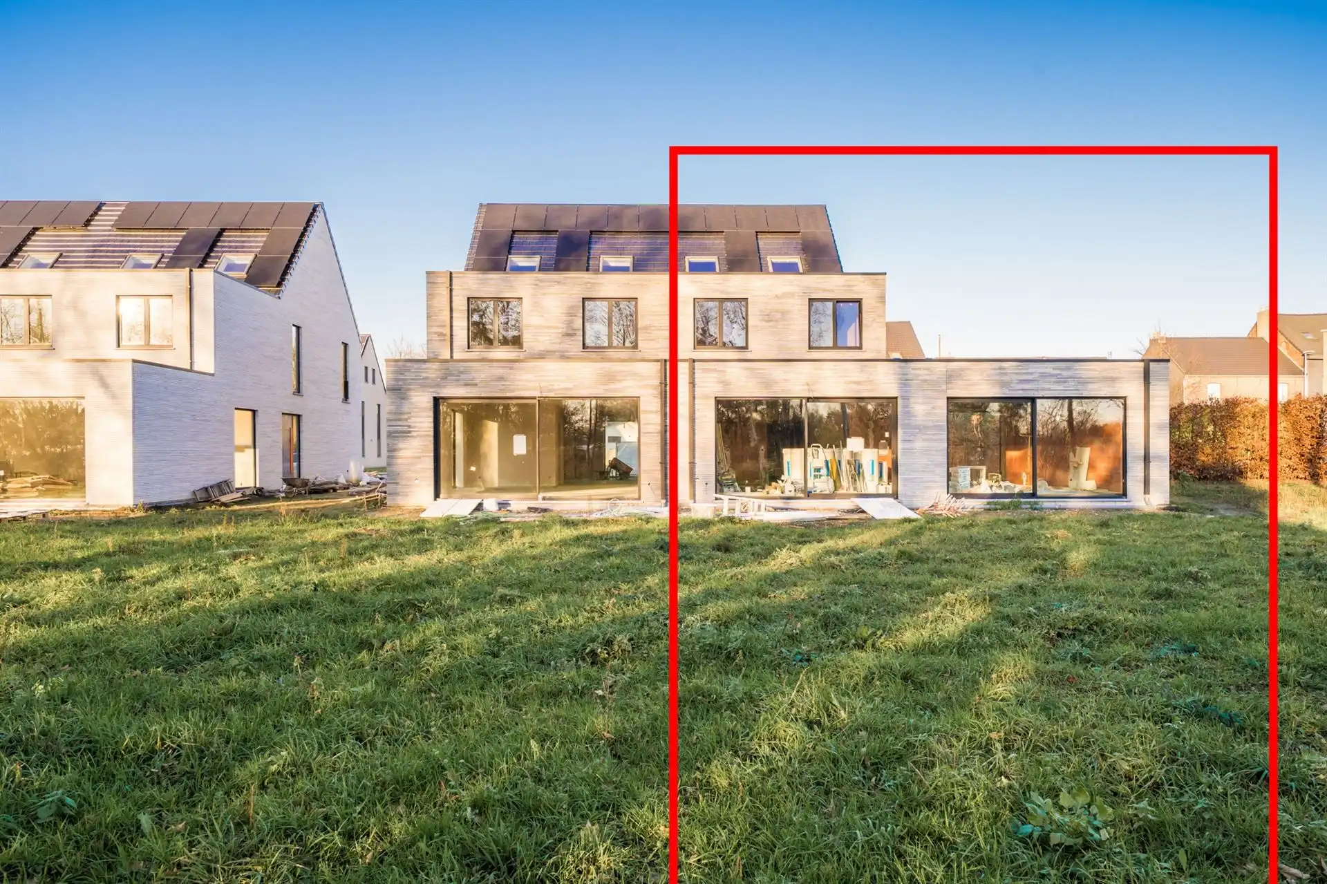 Unieke halfopen nieuwbouwwoning op perceel van 1857m² foto {{pictureIndex}}